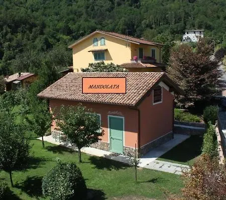 In Mit Garten Und Pool Holiday home *