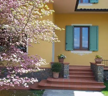 別荘 In Mit Garten Und Pool
