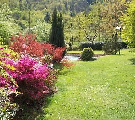 In Mit Garten Und Pool